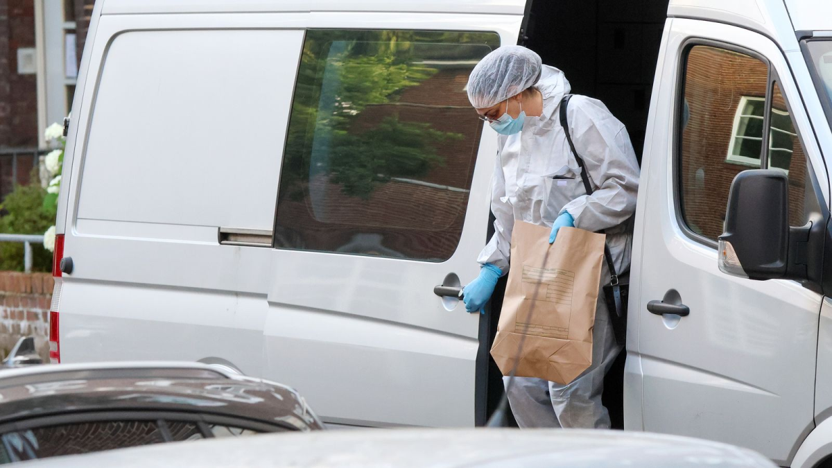 Frau und Mann sterben in Hamburg