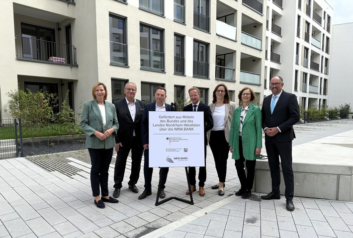 „WohneNRW-Tage“: Staatssekretär Daniel Sieveke besucht geförderten Wohnungsbau im Essener „Literatur Quartier“