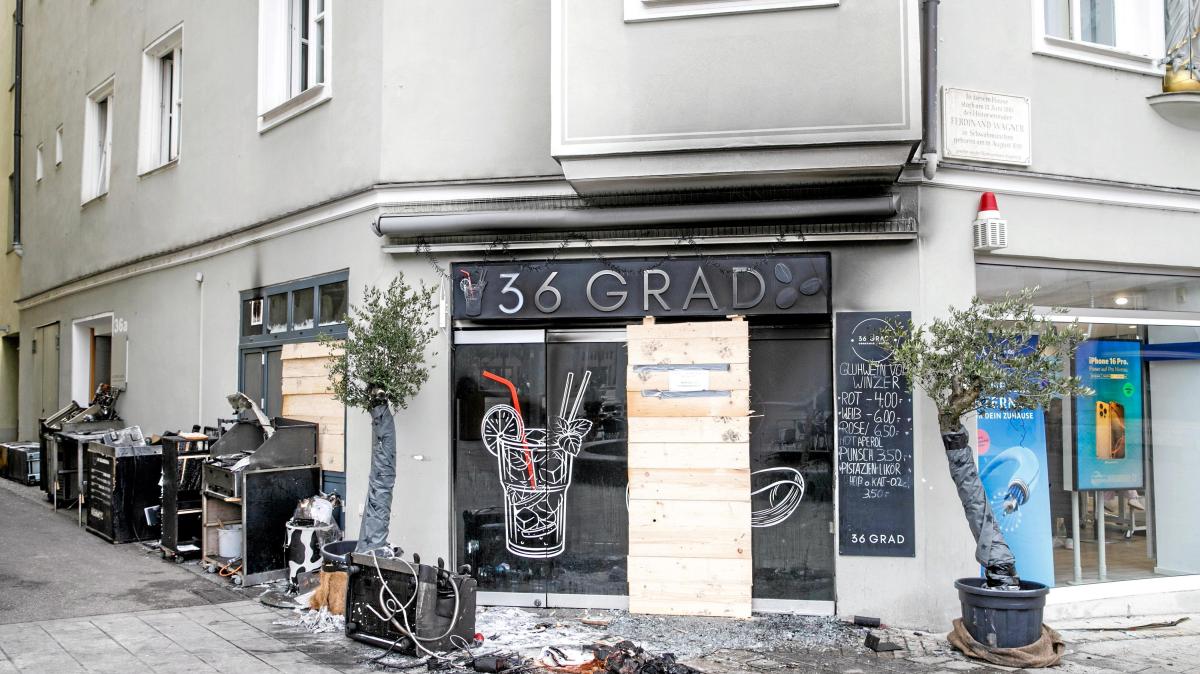 Mann legt Feuer in Café am Königsplatz