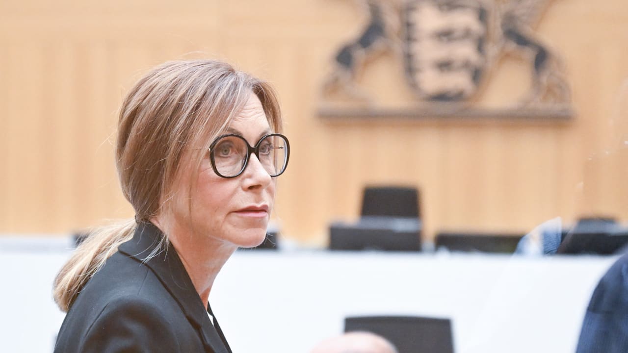Stuttgart: Polizist Rouven Laur getötet, Mutter sagt aus | Regional