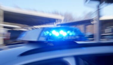 Zwei Pkw stoßen auf der B100 in Halle zusammen
