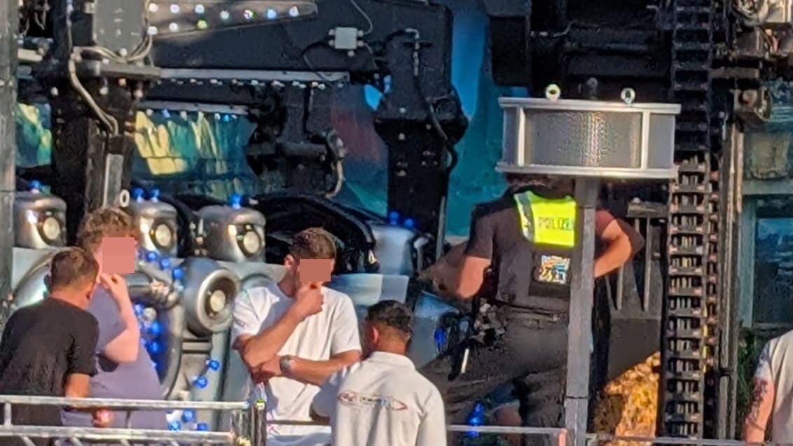 Unfall Cranger Kirmes: Personen von Karussell-Teil getroffen - 2 Verletzte | Regional