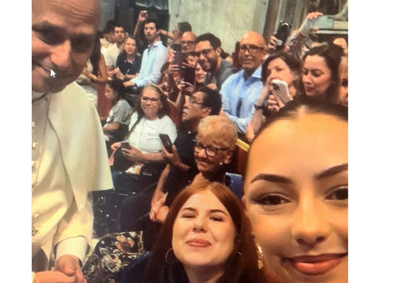 Messdienerinnen treffen Papst | halloherne.de