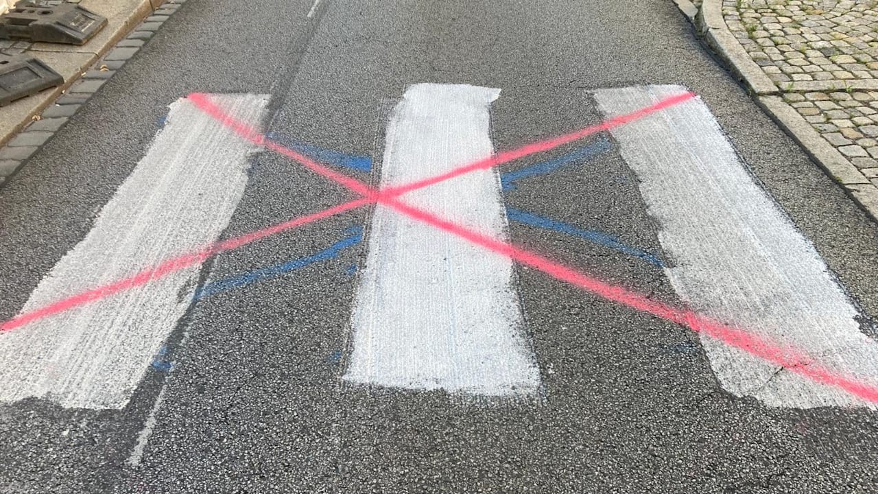 Posse in Dresden: Ein Zebrastreifen kam – und wurde wieder gestrichen | Politik