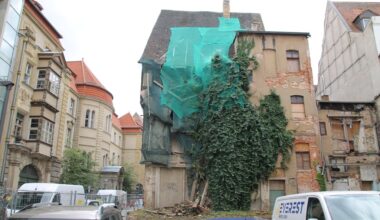 Die Fassade der Alten Marktwirtschaft in der Brüderstraße bröckelt.