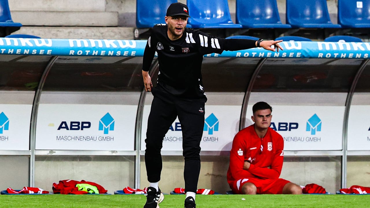 Zoff vorm Wiedersehen: Halle-Trainer Schröder kontert Zehlendorf-Boss | Sport