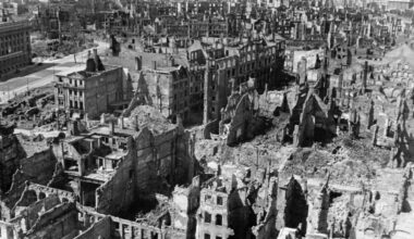Die große Diskussion: Darf man Gaza mit Deutschland 1945 vergleichen? | Politik