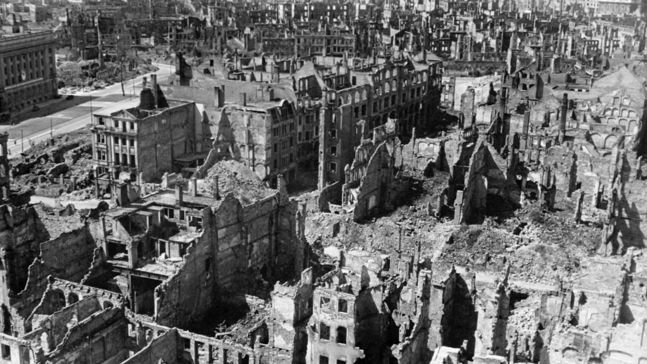 Die große Diskussion: Darf man Gaza mit Deutschland 1945 vergleichen? | Politik