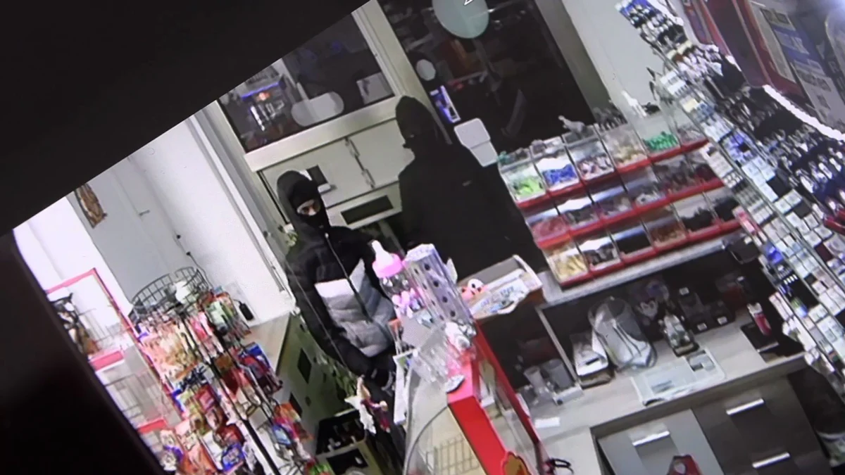 Wuppertal - Kioskbesitzer schließt Bewaffnete ein - Panorama
