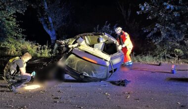 Polizei findet Autowrack Meerbusch - Hilfe für 18-Jährigen zu spät