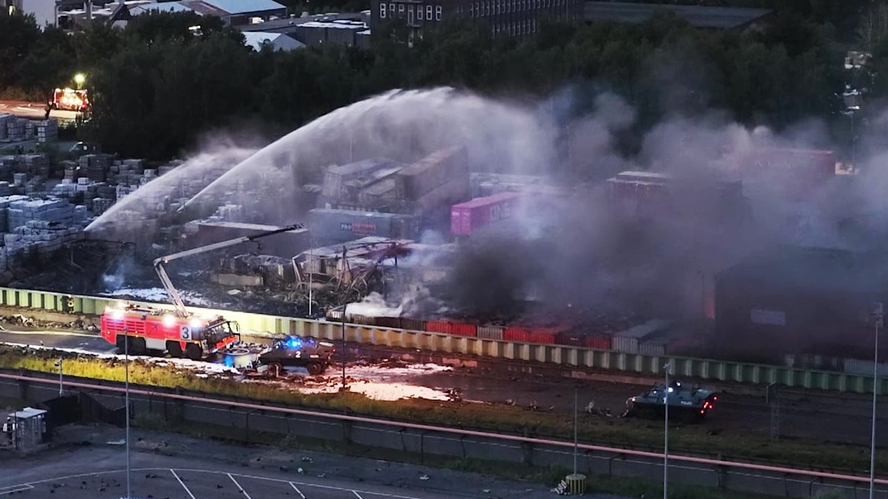 Brand in Hamburg: Feuer im Hafen! Lachgas-Explosionen lösten Inferno aus | Regional