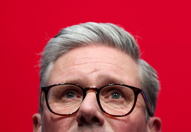 Keir Starmer versprach den Briten nicht das Blaue vom Himmel, sondern seriöse Arbeit. Noch gelingt ihm aber auch das nicht.