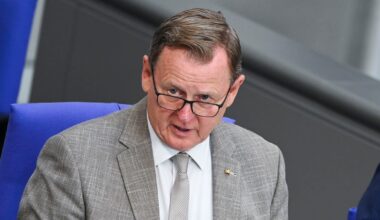 Debatte um Flagge und Hymne: Ramelow fühlt sich missverstanden – „lohnt sich, Schwarz-Rot-Gold zu verteidigen“