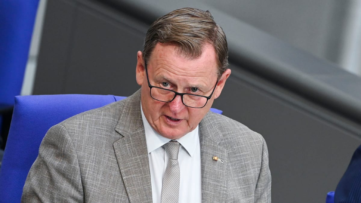 Debatte um Flagge und Hymne: Ramelow fühlt sich missverstanden – „lohnt sich, Schwarz-Rot-Gold zu verteidigen“