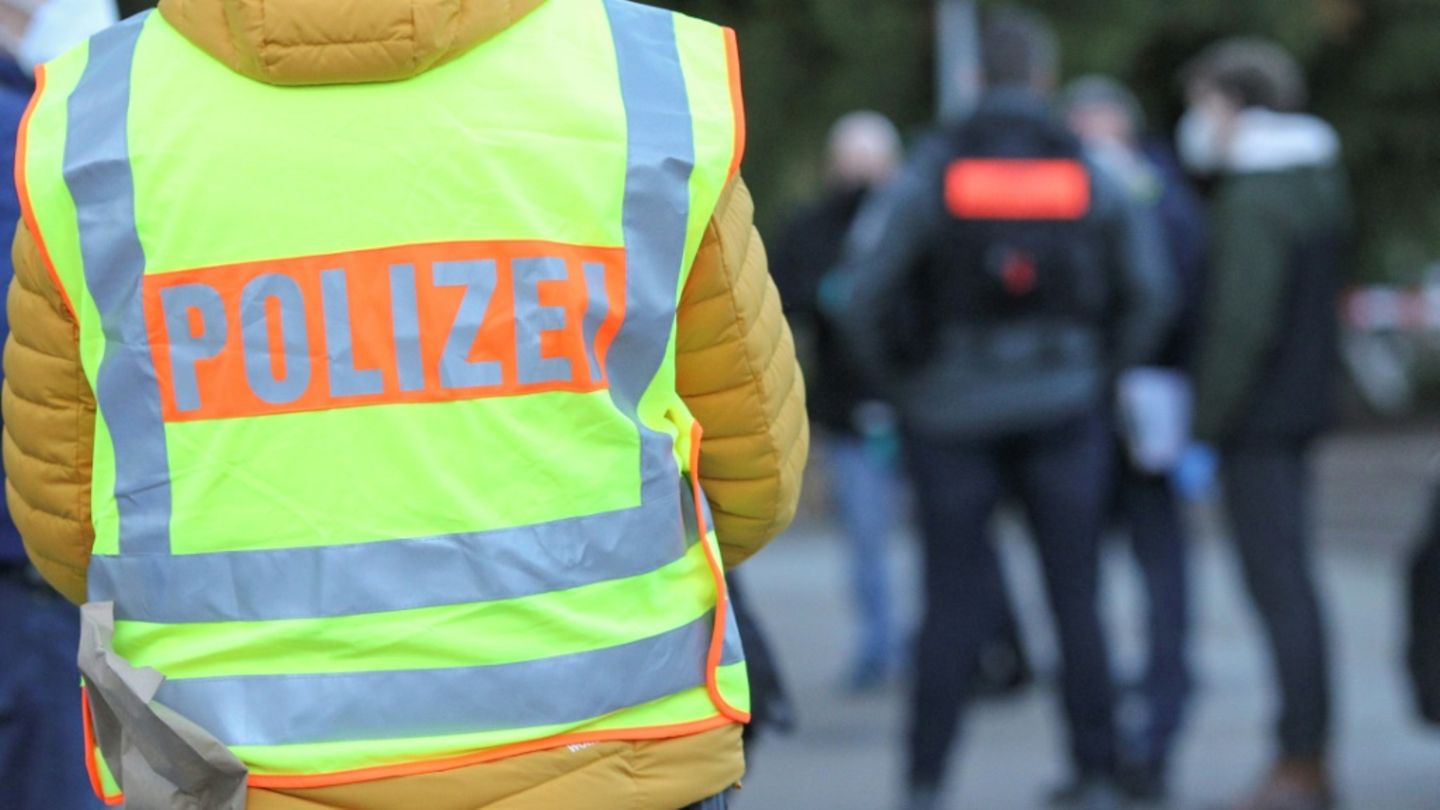 Polizeibeamte bei Einsatz