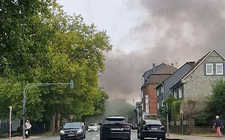 zu sehen ist eine Rauchentwicklung auf der Hahnerbergerstraße 