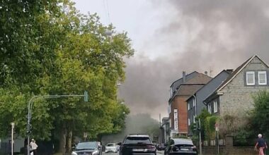 Feuer und Straßensperrungen in Cronenberg