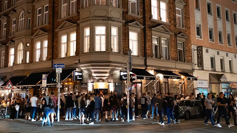 Eine Nacht im Uni-Viertel München: Krach wegen Sperrstunde für Späti-Kioske