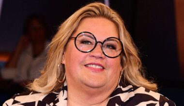 Ilka Bessin: Sie zeigt sich oben ohne im Pool