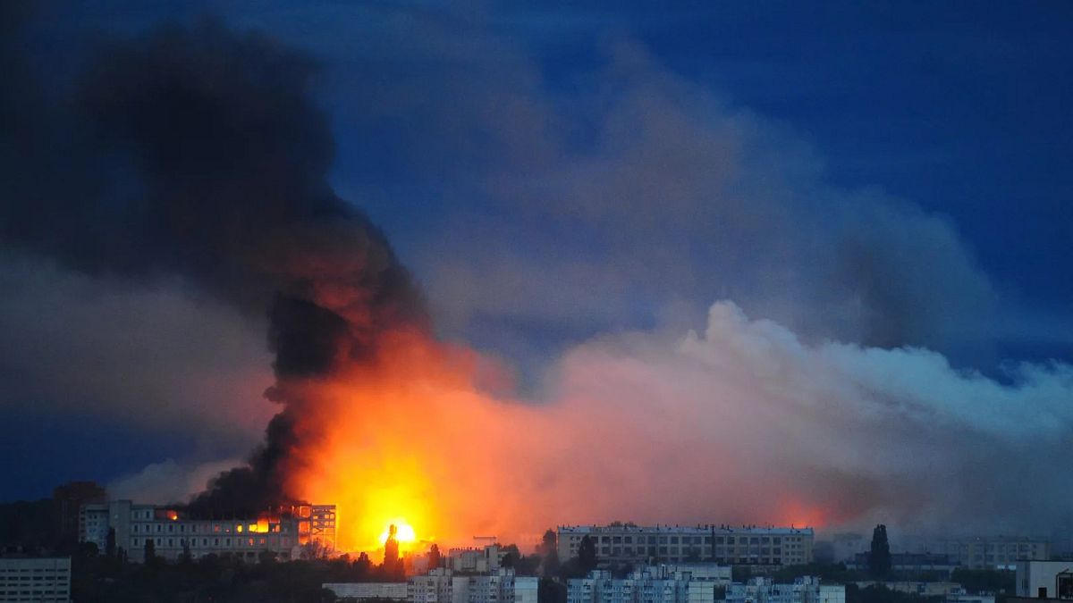 Ukraine: Angriffe auf russischen Drohnenstützpunkt und Militäranlage