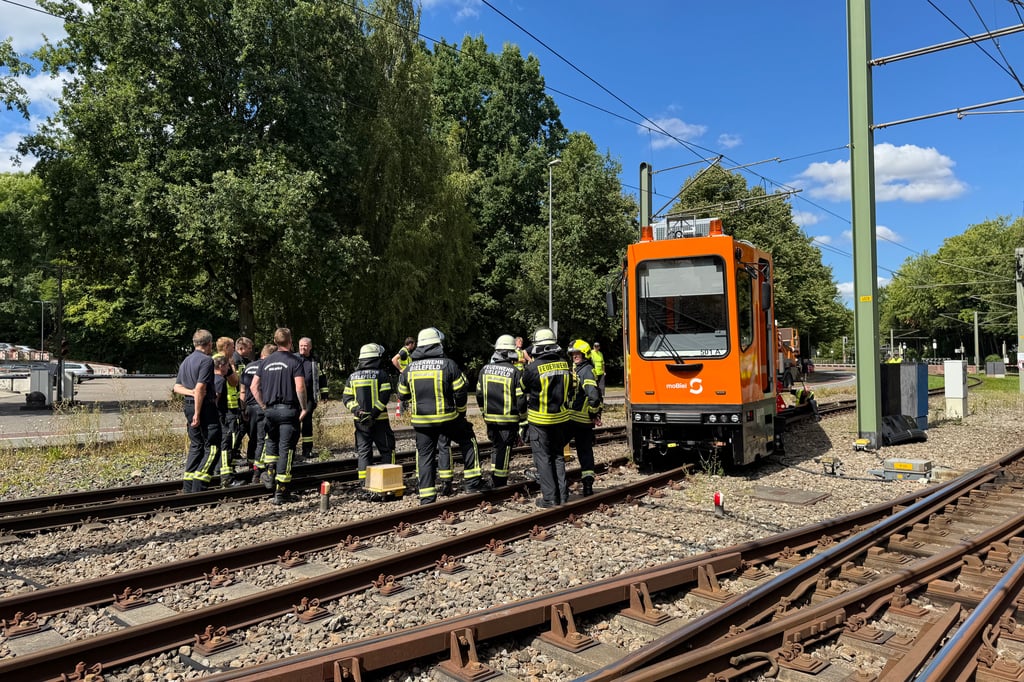 Schienenschleifwagen in Bielefeld wieder entgleist
