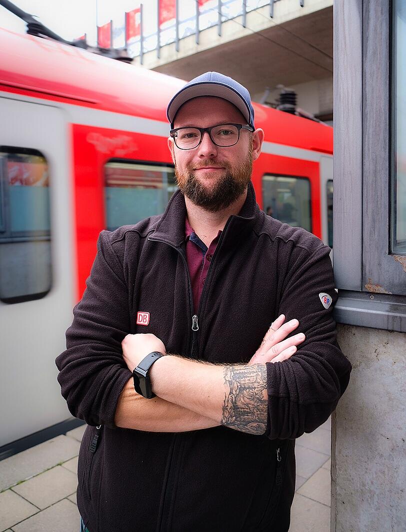 Anian Pollinger (38) war früher selbst Rettungssanitäter und kam auf die Idee, Sanis fest zu stationieren.