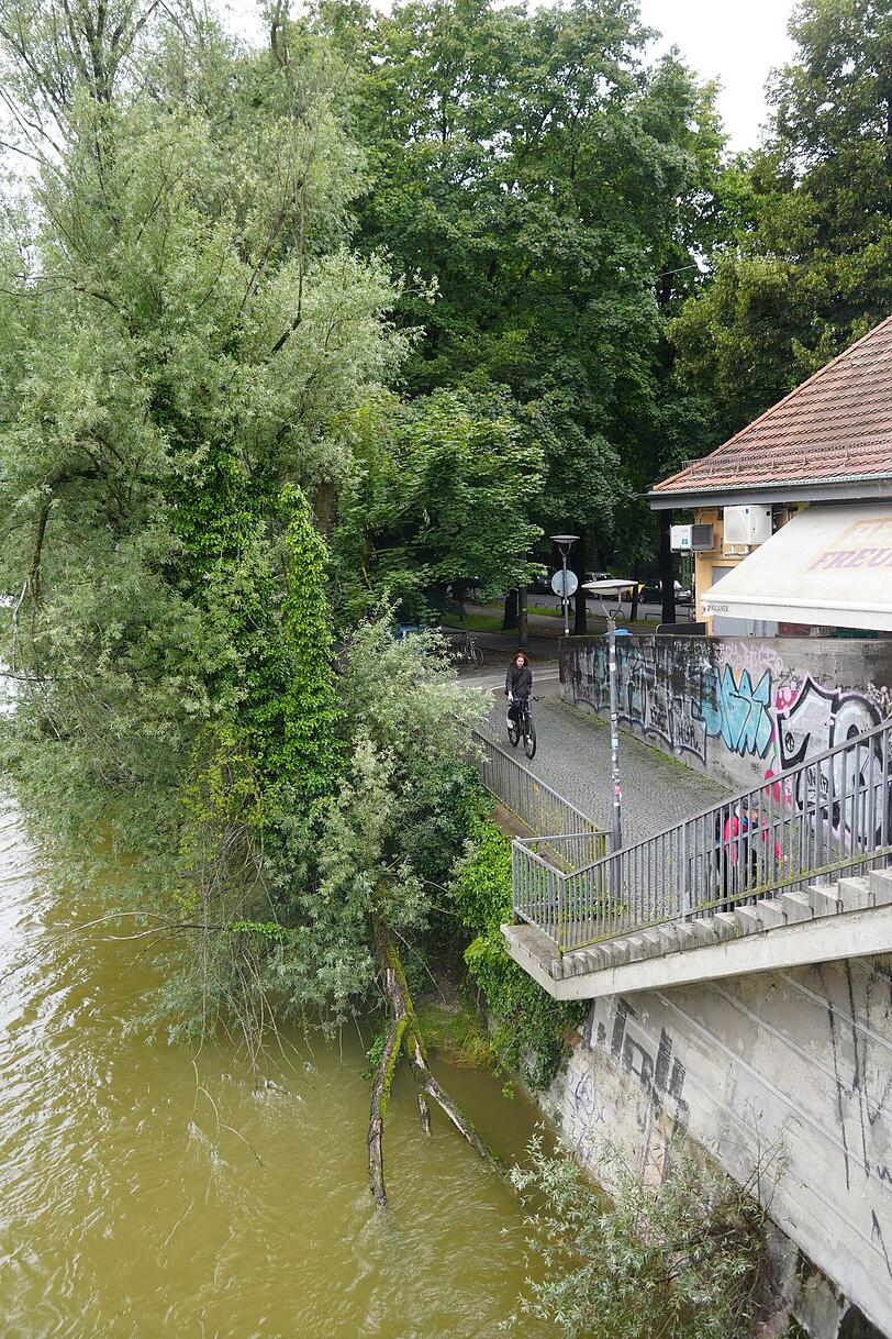 Starke Strömungen, Strudel und unvorhersehbare Stellen im Flussbett der Isar bleiben ein Risiko.
