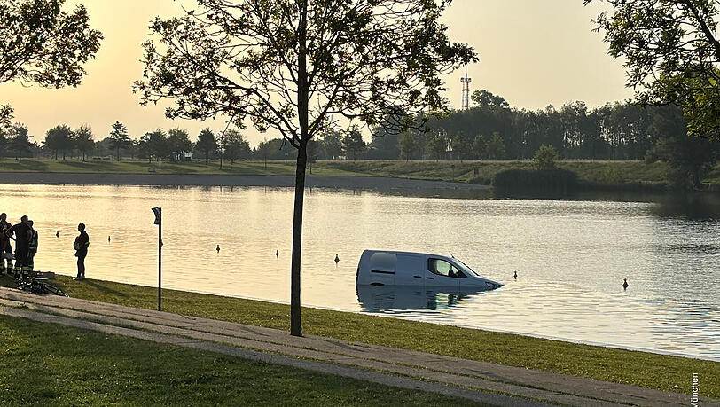 Baden gegangen - am frühen Mittwochmorgen ist ein Atuto im Riemer See gelandet.