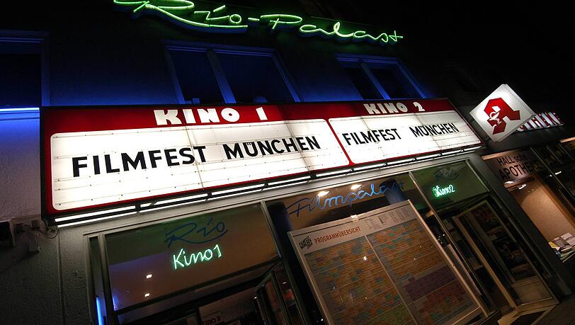Das Rio ist auch Spielstätte des Münchner Filmfests. Die schöne Leuchttafel gibt es seit kurzem allerdings nicht mehr.