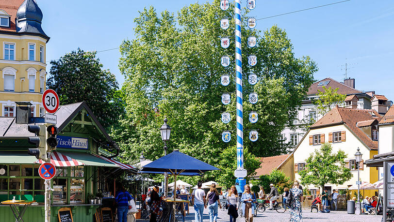 Der Wiener Platz mit seinem historischem Markt ist ebenfalls ein guter Ort zum sitzen, ratschen, Leute schauen  und einkaufen kann man auch.