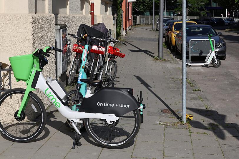 Probleme mit den Augen? Rechts sind Roller-Stellplätze...