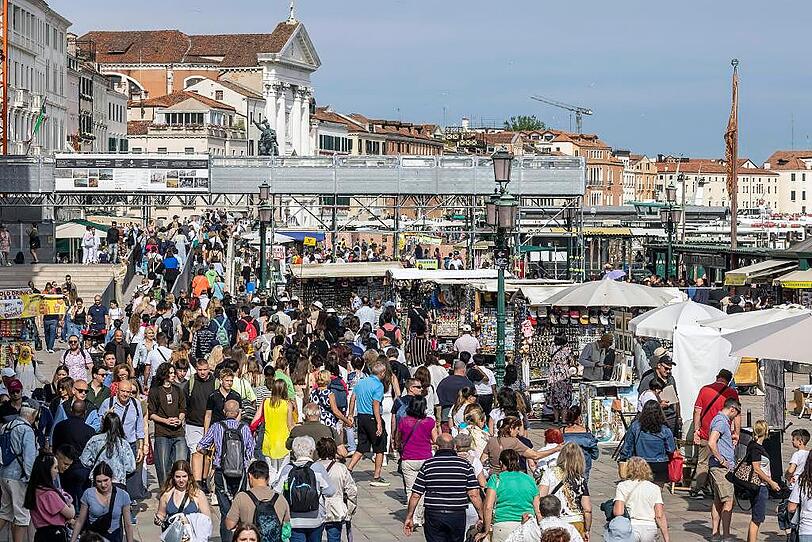 Overtourism in Venedig. Seit 2024 gilt in bestimmten Zeiträumen ein Eintritt.