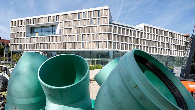 Münchner Justizzentrum: Garagen-Einfahrt für Gefangenentransporte zu schmal