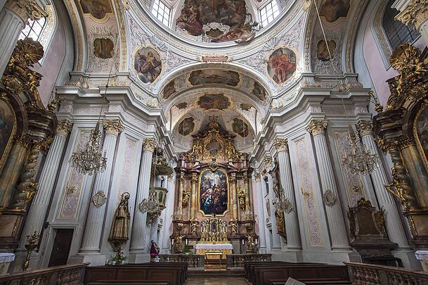 Zum Verwechseln ähnlich: Die Dreifaltigkeitskirche ist mindestens genauso imposant wie die Asamkirche.