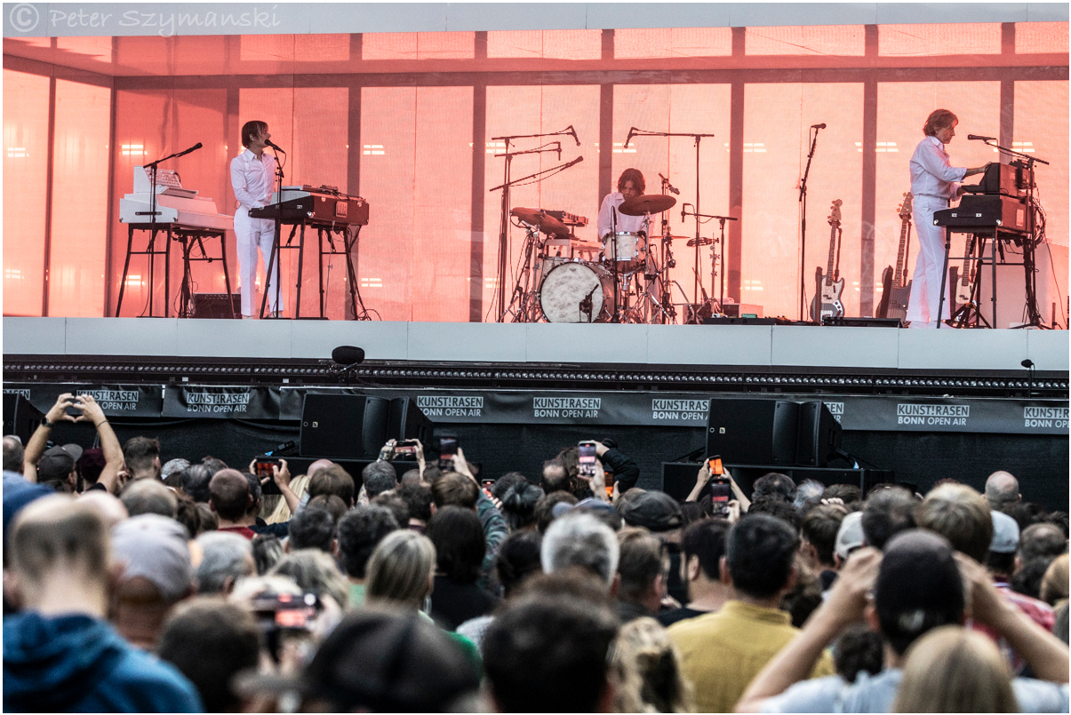 Retro-Synthies, visuelle Magie und ein Hauch Antonioni: 4000 Fans erleben AIR auf dem KunstRasen Bonn