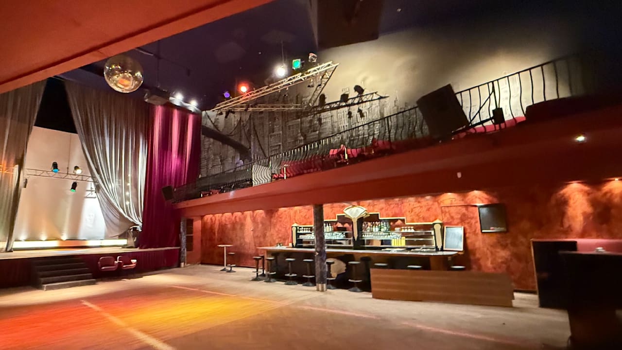 Seit fast 30 Jahren dicht: Verlassene Disco in Hamburg zu verkaufen | Regional