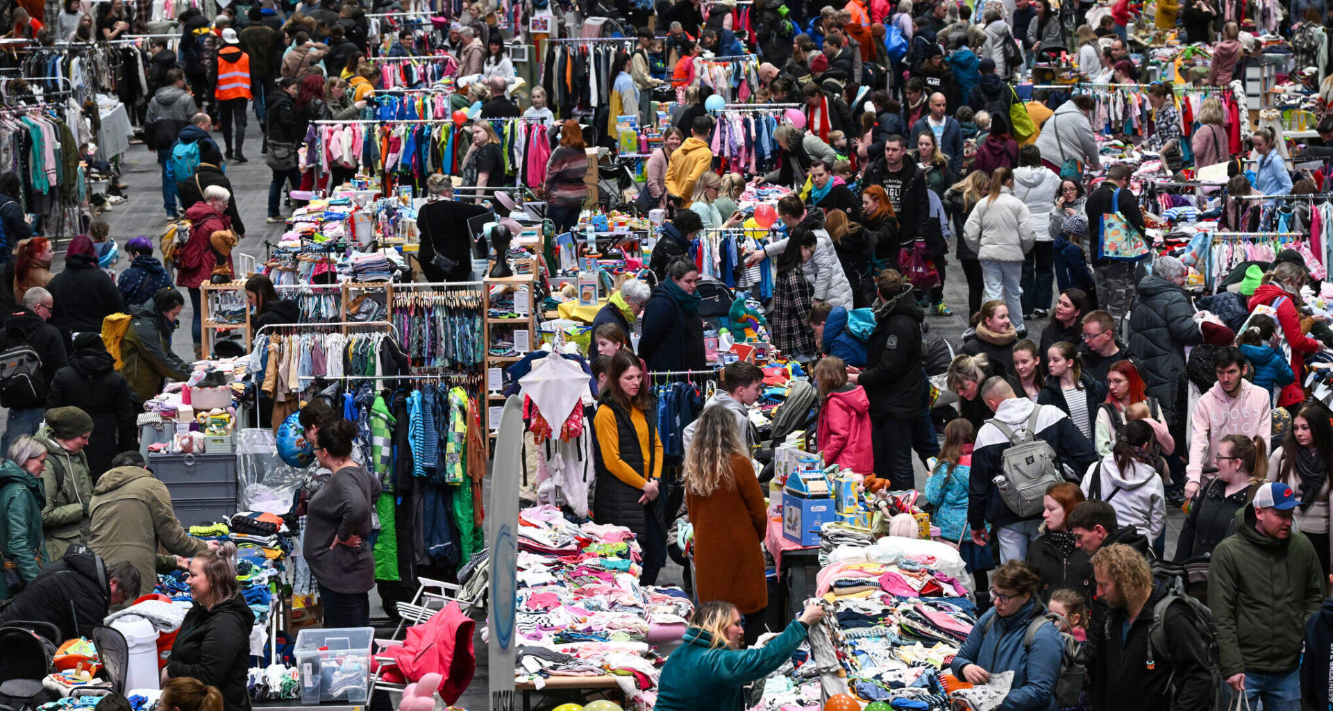 Chemnitzer Ladyfashion- und Hosenscheißer-Flohmarkt unter freiem Himmel