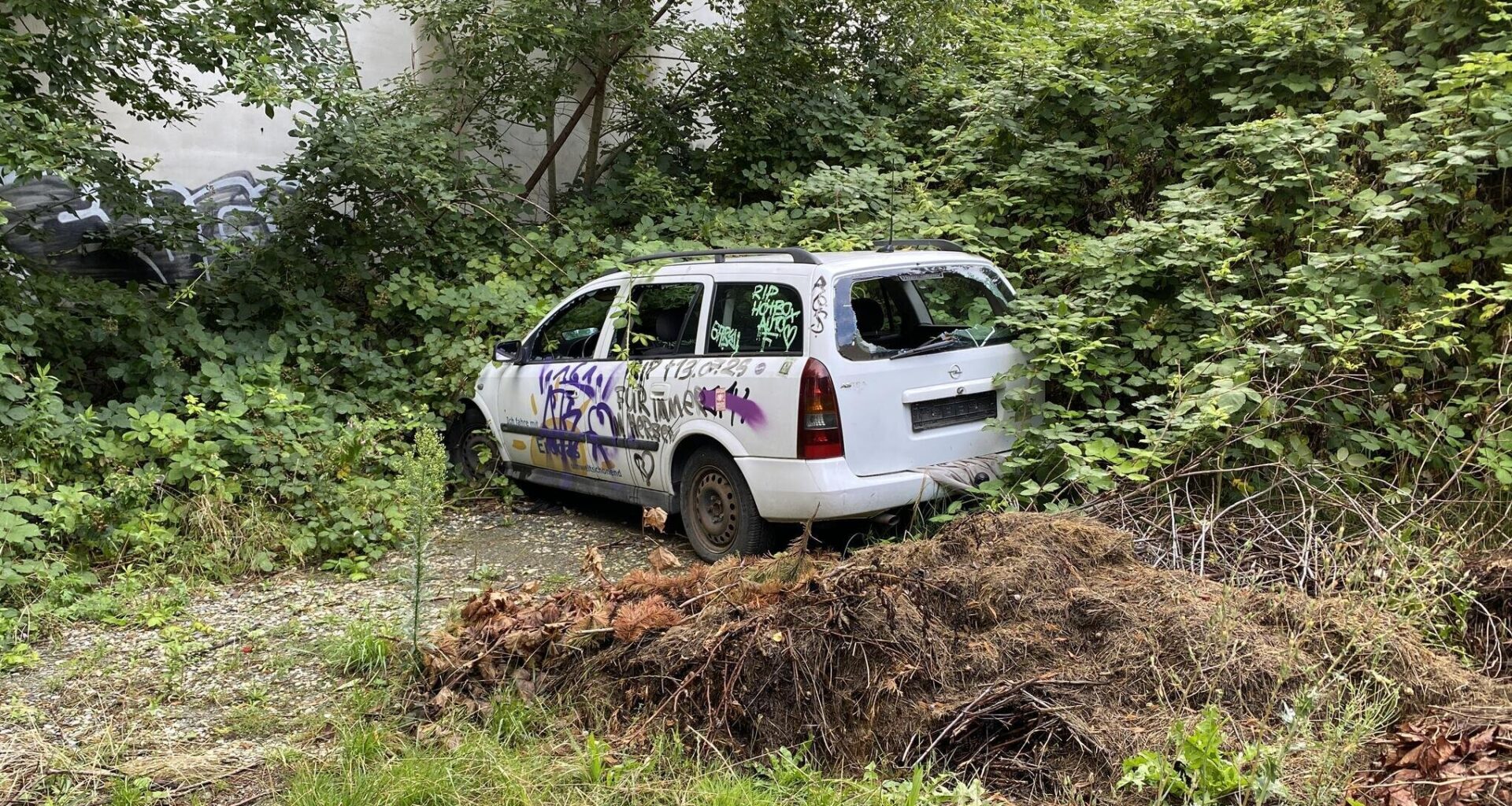 Verlassenes Auto auf dem Chemnitzer Kaßberg: Das Rathaus ist machtlos