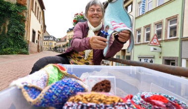 Attacke gegen Straßenkunst – Frauen lassen sich nicht beirren