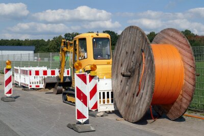 Ab Montag neue Baustellen in Chemnitz, Zwickau und dem Erzgebirge: Die Straßensperrungen im Überblick - Auch der Breitbandausbau in der Region sorgt für Einschränkungen auf den Straßen.