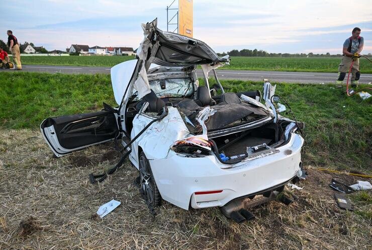 BMW überschlägt sich – Vier Schwerverletzte
