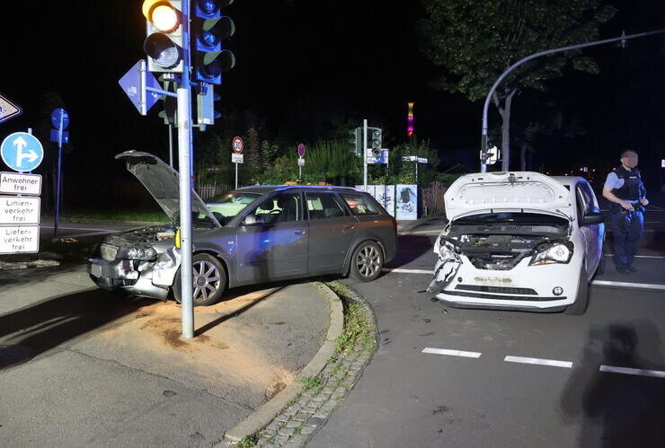 Kreuzungsunfall in Chemnitz: Eine Person schwer verletzt