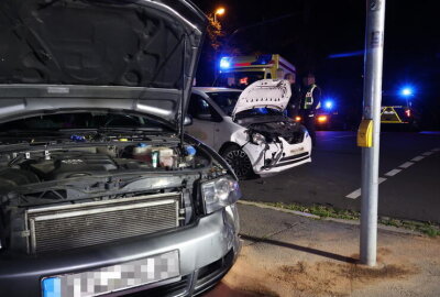 Kreuzungsunfall in Chemnitz: Eine Person schwer verletzt - Dort befuhr die 36-jährige Fahrerin eines PKW Audi die Salzstraße in Fahrtrichtung Kesselgarten und wollte die Hechlerstraße überqueren.