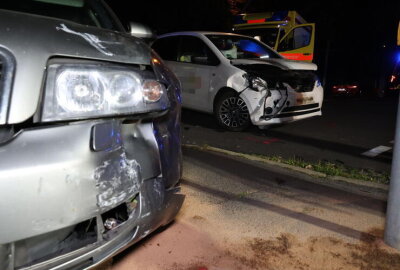 Kreuzungsunfall in Chemnitz: Eine Person schwer verletzt - Es kam zum Zusammenstoß.