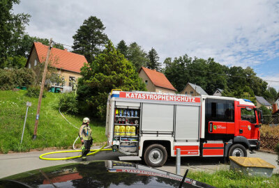 Brand in Hohenstein-Ernsttahl: 21-Jähriger wird verletzt - Gegen 12.30 Uhr wurde die Feuerwehr alarmiert.