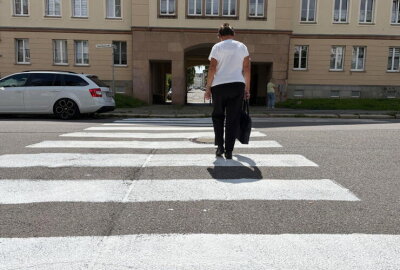 Über Nacht aufgemalt: llegaler Zebrastreifen sorgt für Diskussionen - So haben unbekannte offenbar über Nacht einen Illegalen Zebrastreifen auf die Fahrbahn gezeichnet.