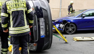 Unfall in Chemnitz: Ford beim Einparken umgekippt