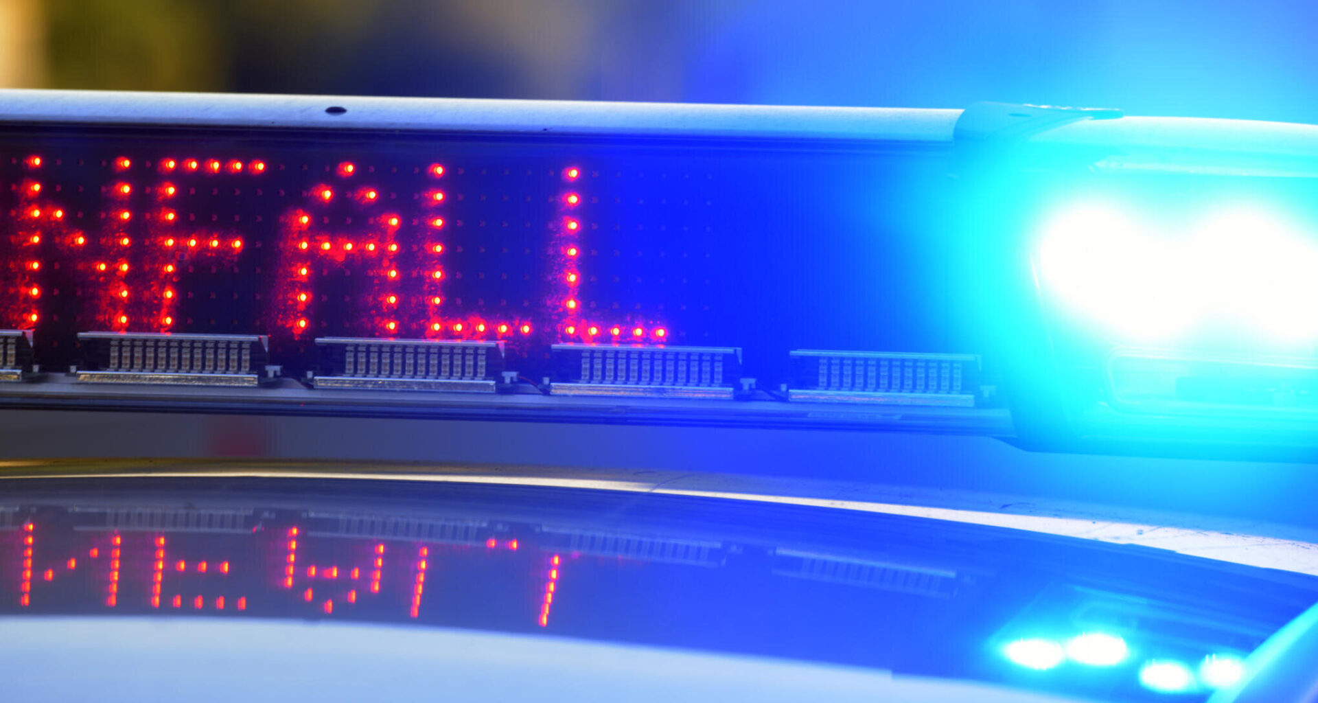 Zwei Menschen werden bei Zusammenstoß leicht verletzt