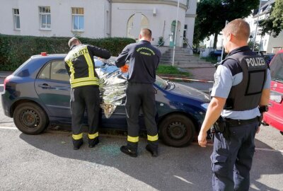 Unbekannte Substanz in PKW sorgt für Feuerwehreinsatz in Chemnitz - Am Montag wurde die Feuerwehr gegen 8.30 Uhr in Chemnitz zur Richard- Wagner- Straße gerufen.