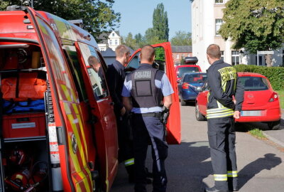 Unbekannte Substanz in PKW sorgt für Feuerwehreinsatz in Chemnitz - Dort war offensichtlich bei einem PKW Toyota eine Seitenscheibe eingeschlagen worden und eine extrem stinkende Substanz in den Innenraum eingebracht worden.